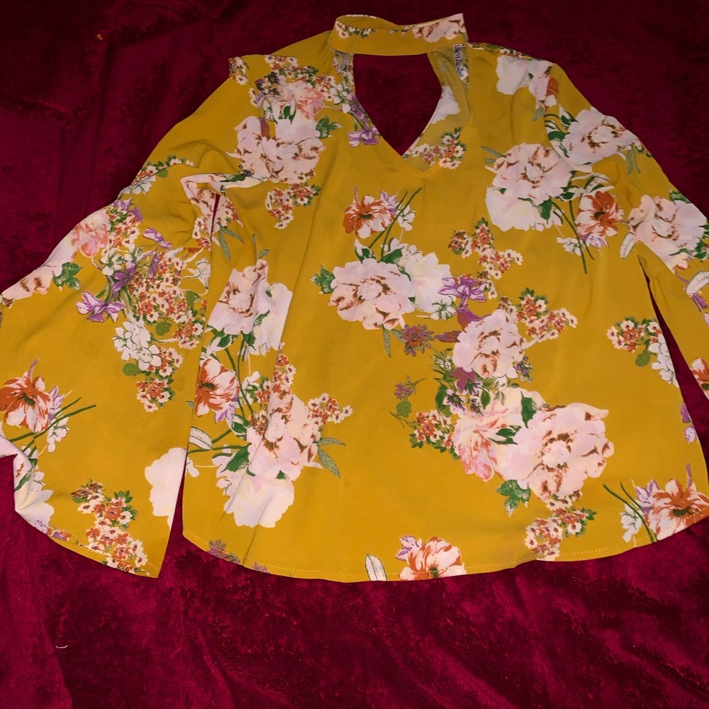 Floral bell sleeve blouse